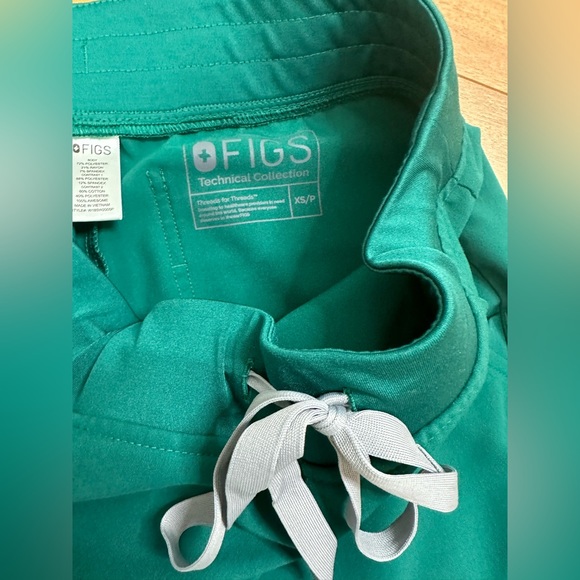 Figs Limited Edition Zamora Joggers in Hunter Green - Picture 3 of 6